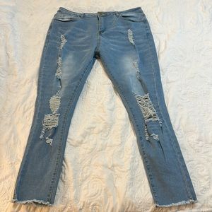 SOLD🎉🎉🎉Super Stretch Distressed Jegging